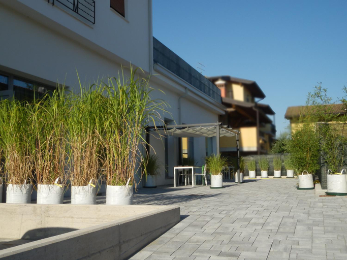 Others 5, BB SharingLoft Sirmione, Brescia