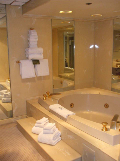 Bathroom, DoubleTree by Hilton Hotel Omaha Downtown, Douglas