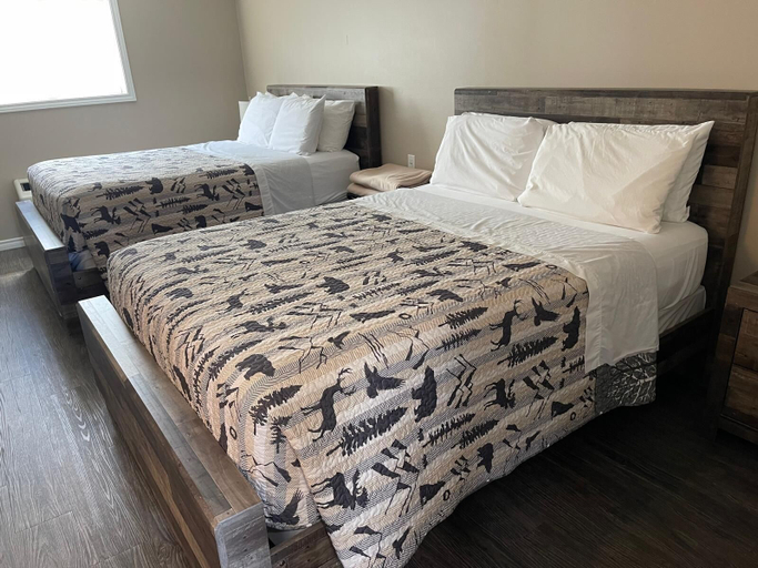 Room 4, Timber Wolf Inn Motel, Thunder Bay