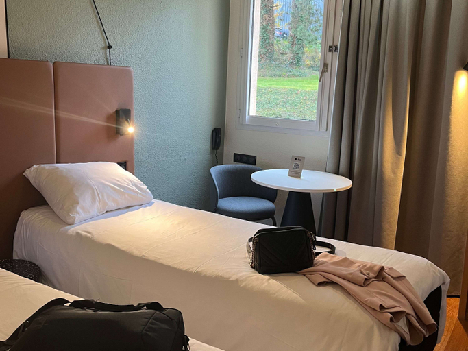 Bedroom 3, ibis Avranches Baie du Mont-Saint-Michel, Manche