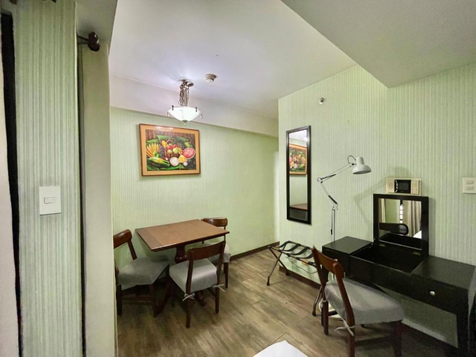 Others 5, CEO Flats, Makati City