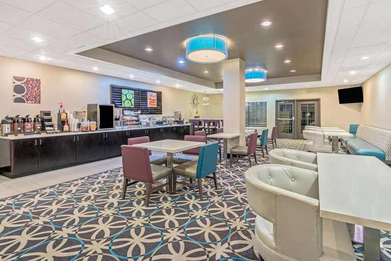 Food & Drinks 5, La Quinta Inn & Suites by Wyndham Oklahoma City -Yukon, Canadian