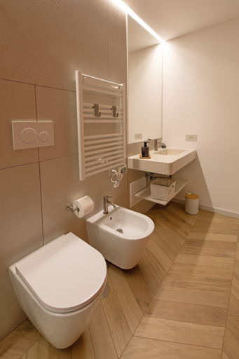 Bathroom 5, Elisea Your City Escape, Bari