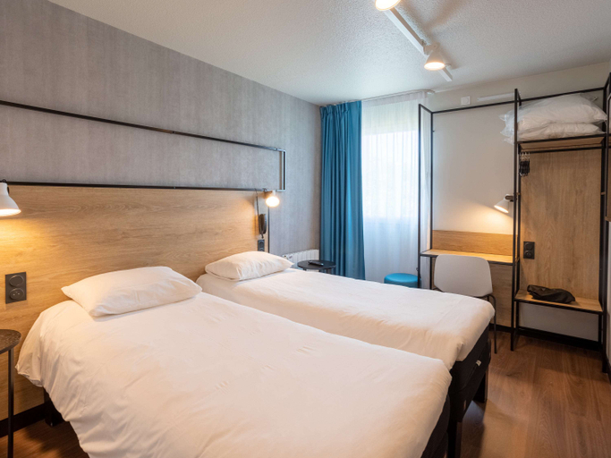Bedroom 3, ibis Saint-Lô La Chevalerie, Manche