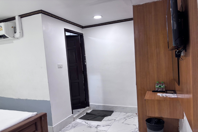 Bathroom 4, Papa Ji Hotel and Restaurant, Ratchathewi