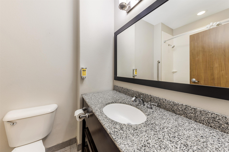 Bathroom 4, Best Western Plus Sand Bass Inn & Suites, Marshall