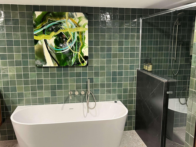 Bathroom, Peppers Gladstone, Gladstone