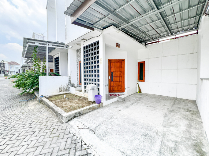 Exterior & Views 2, Omah Ambarrukmo Homestay Jogja, Sleman