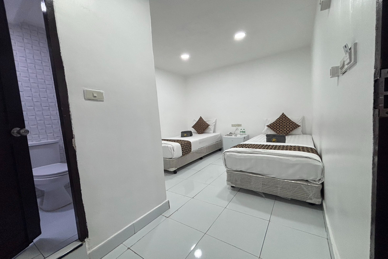Bedroom 5, Papa Ji Hotel and Restaurant, Ratchathewi