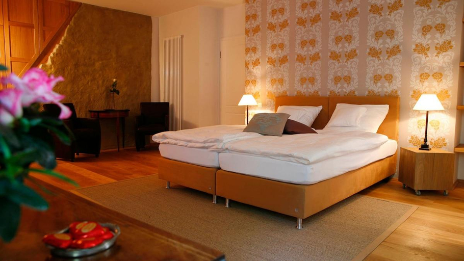 3, Haus Keppelborg: ZI Rosina mit Burggartenblick, Borken