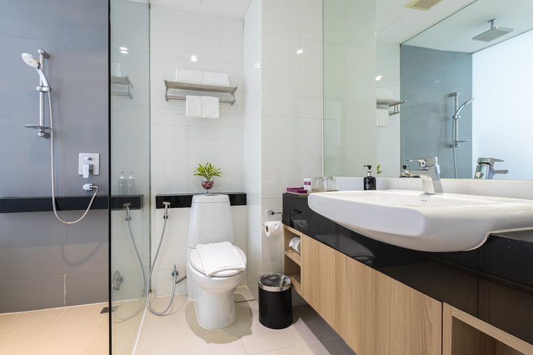 Bathroom 5, Hotel Icon Bangkok Sukhumvit 2, Khlong Toey