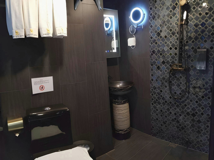 Bathroom, Star City Hotel, Kowloon