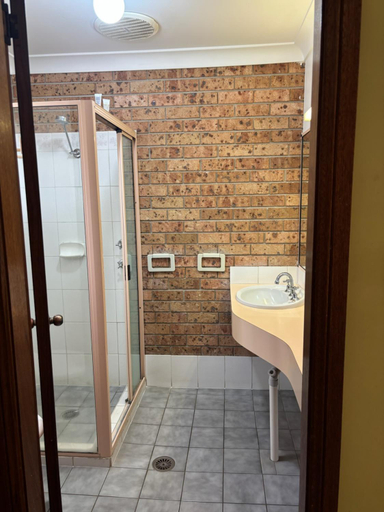 Bathroom 4, ALYN MOTEL, Gunnedah