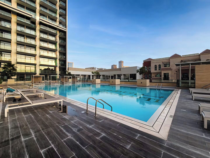 Outdoor pool 3, Luxury 1BR 2 Baths JVC, Dubai