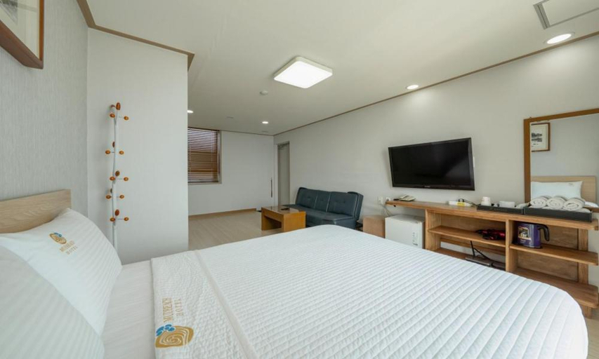 Bedroom 4, Daecheon Mud Beach Hotel, Boryeong