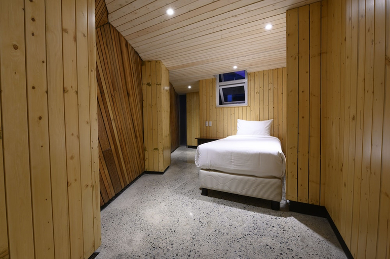 Bedroom 2, G1 Lodge, Baguio City