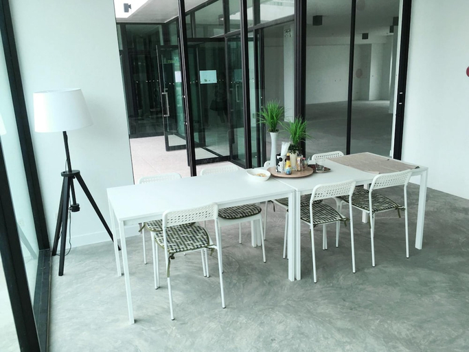 Food & Drinks, A-port, Lat Krabang
