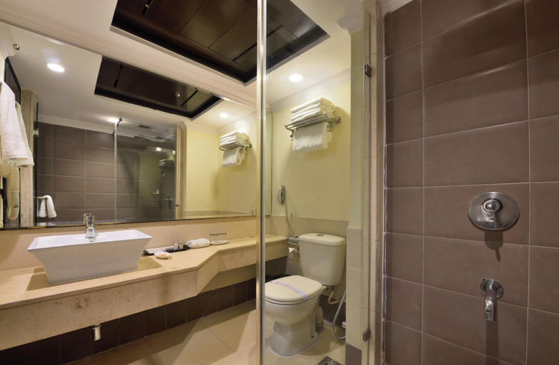 Bathroom 5, Westend Inn, Delhi