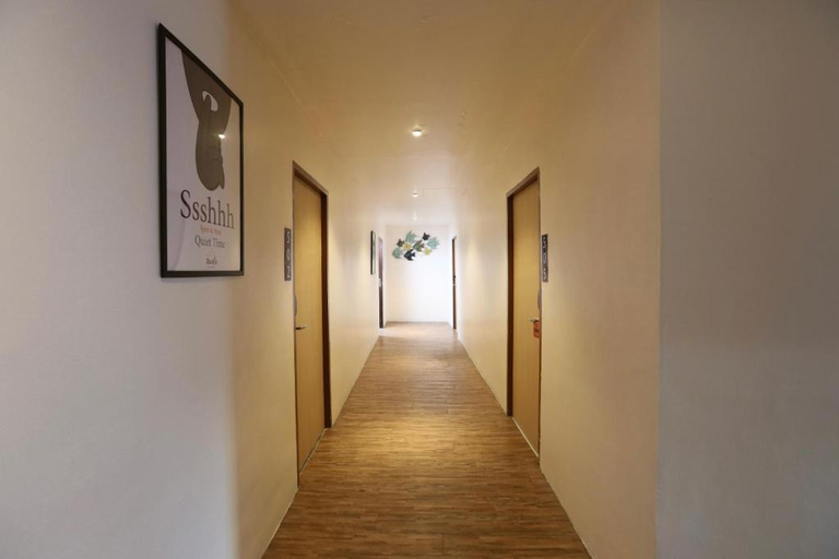 Others 5, Studio F Sukhumvit, Wattana