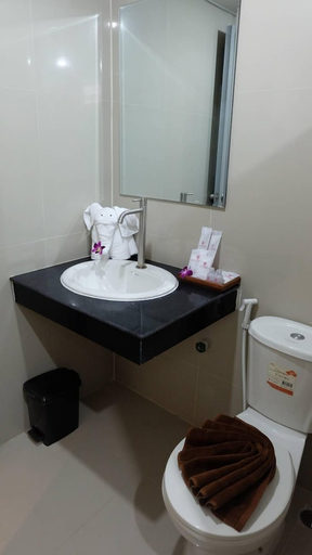 Bathroom 3, Baron Residence Bangkok, Bang Kapi