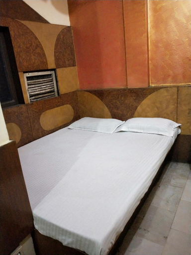 Others 4, Mahesh guest house, Delhi