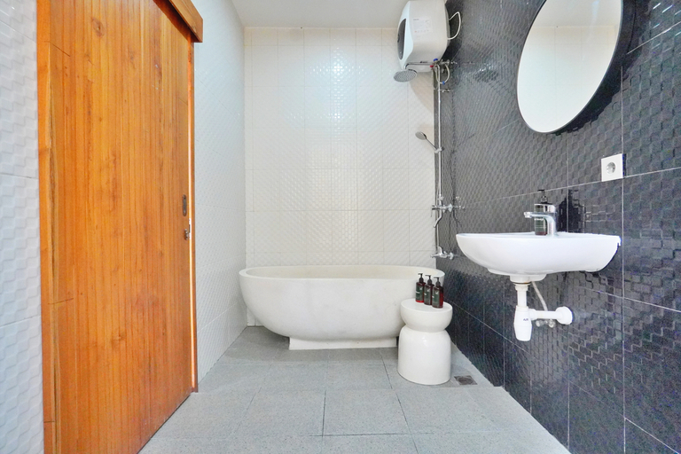 Bathroom 5, Robelle, Minimalist 2BR Villa in Central Seminyak, Badung