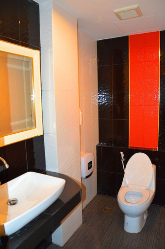 Bathroom 3, DWELLA SUVARNABHUMI, Bang Phli