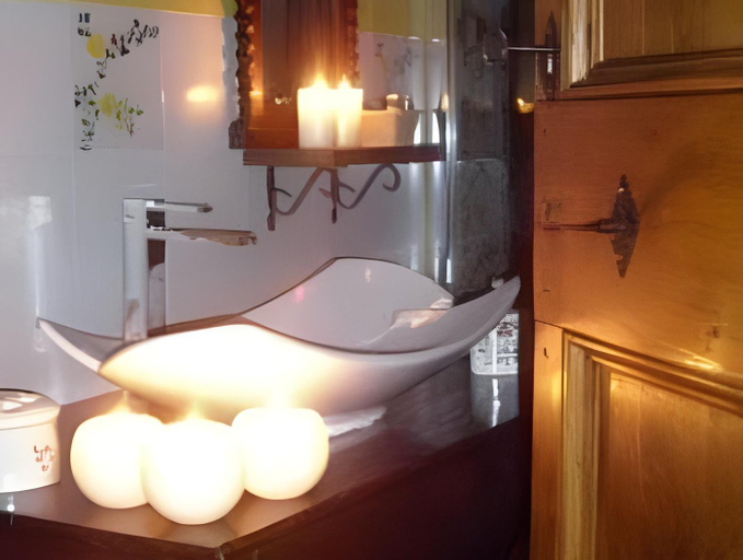 Bathroom, B&B Palazzo La Loggia, L'Aquila