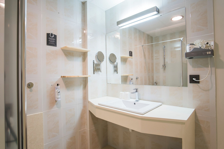 Bathroom 4, Alda Don Carlos, Cantabria