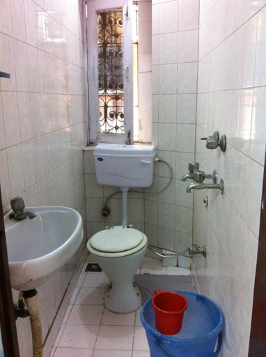 Bathroom 5, Hotel Bajrang, Delhi