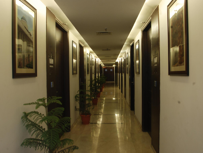 Others 5, Hotel Pluto's, Delhi