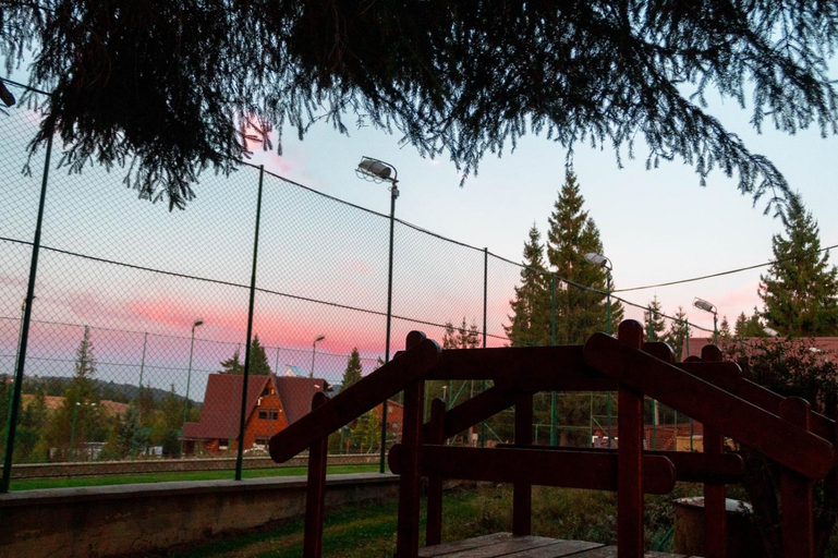 Others 5, Pensiunile Zori de Zi si Apus de Soare, Belis