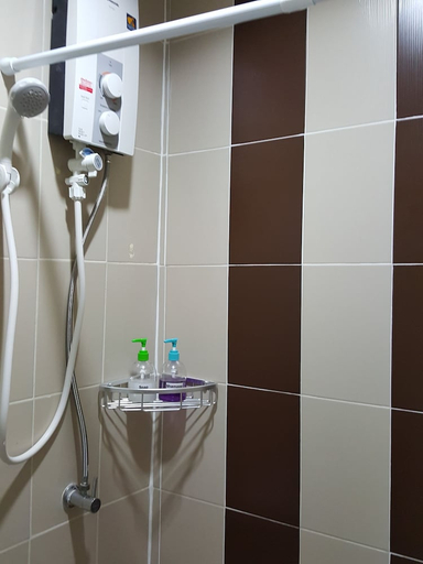 Bathroom 3, Bangkok Check Inn - Hostel, Bang Rak