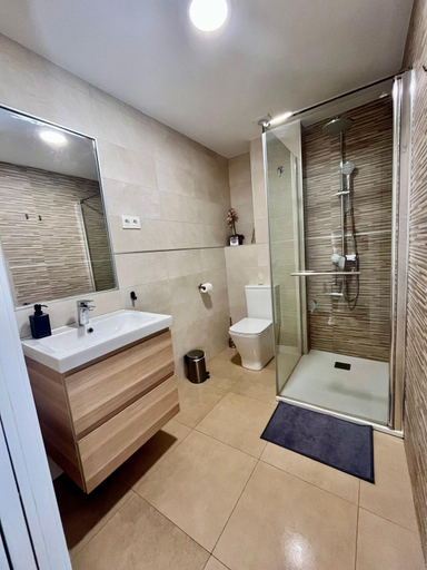 Bathroom 2, Apartamentos MareaBeach A 1 min de la playa, Málaga
