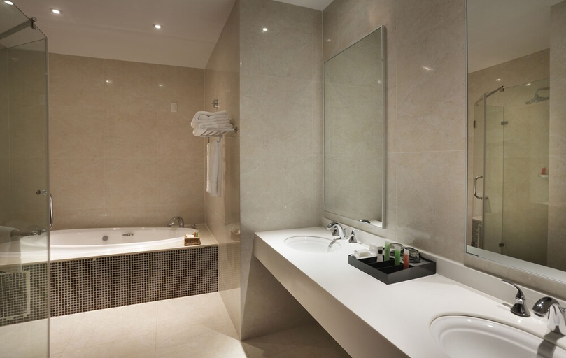 Bathroom 4, President Hotel at Umodzi Park, Lilongwe City