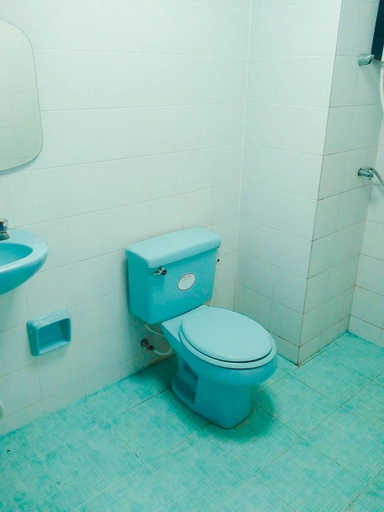 Bathroom 3, The Uncle Beach Resort, Bang Saphan Noi