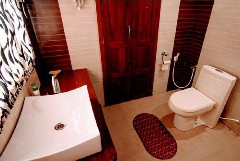 Bathroom 3, Northstar 1 Bedroom A/c Houseboat With All Meals, Alappuzha