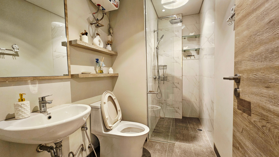 Bathroom 5, One Residence – Cozy Apartment with Sea View, Batam