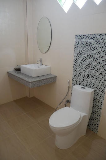 Bathroom 4, Pharadhevi, Ban Dung