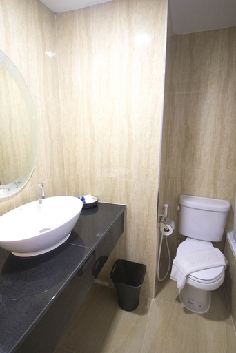 Bathroom 5, Aunchaleena Grand Hotel, Bang Kapi