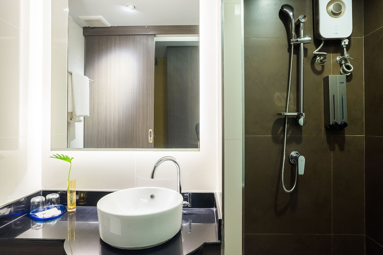 Bathroom 4, Aim House Bangkok Hotel, Khlong San