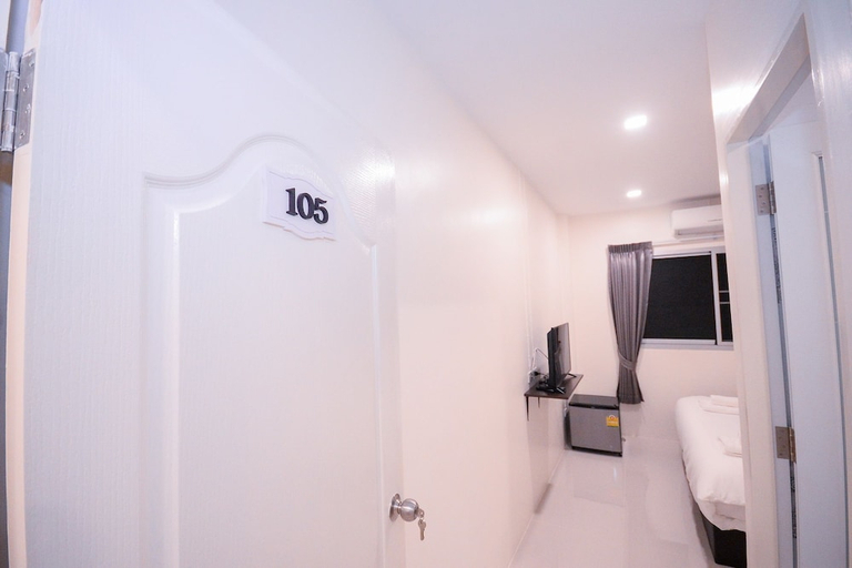 Bathroom 2, U-need Guesthouse, Phra Nakhon