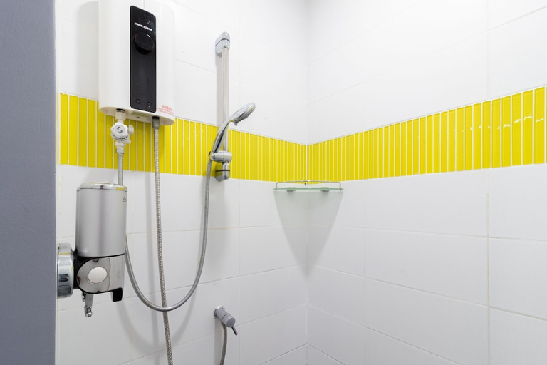 Bathroom 3, CheQinn Hostel Sukhumvit 4, Khlong Toey