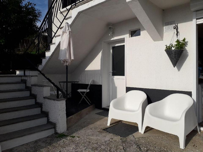 Others 5, STUDIO coquet Terrasses de Saint Germain, Ain