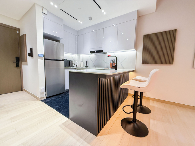 Dining 5, Luxury 1BR 2 Baths JVC, Dubai