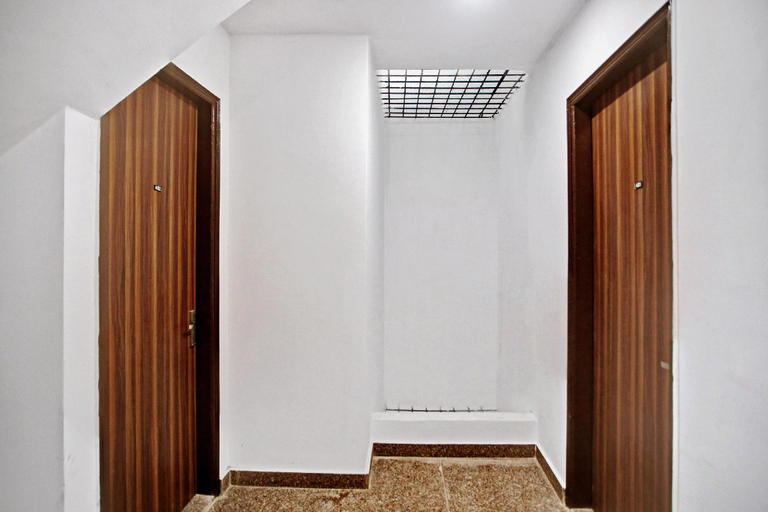 Others 3, Hotel Umen, Gautam Buddha Nagar