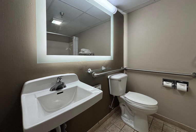 Bathroom 4, Super 8 by Wyndham Grayville, White
