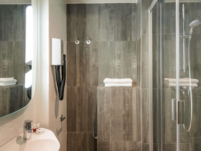 Bathroom 4, Ibis Clichy Centre Mairie, Hauts-de-Seine