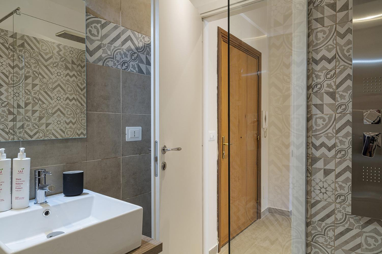 Bathroom 3, Carignano Design Apartments by Wonderful Italy, Genova