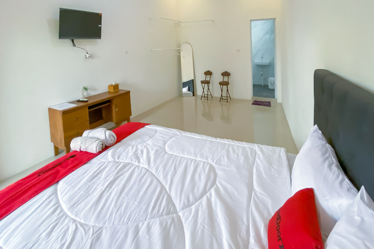Bedroom 5, RedDoorz @ Kamulyan Guest House Borobudur, Magelang